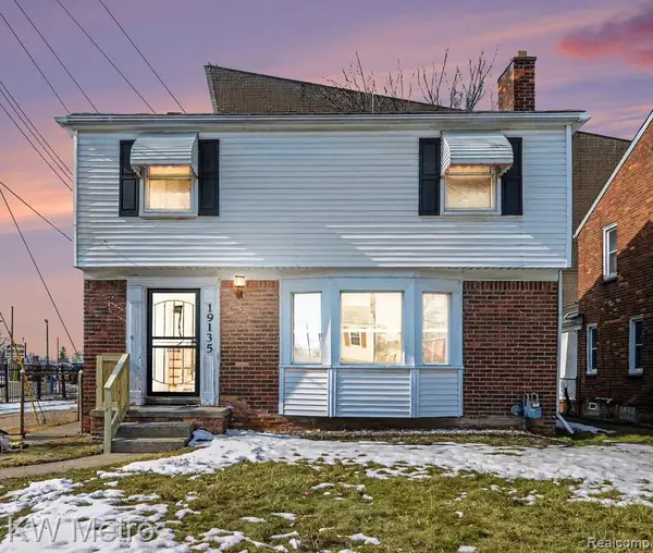 19135 Hartwell, Detroit, MI 48235