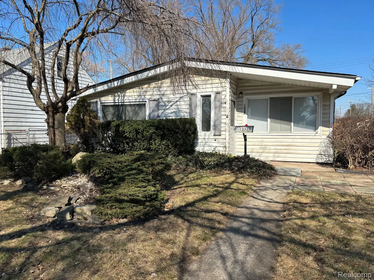 1333 E George Avenue, Hazel Park, MI 48030 - #1