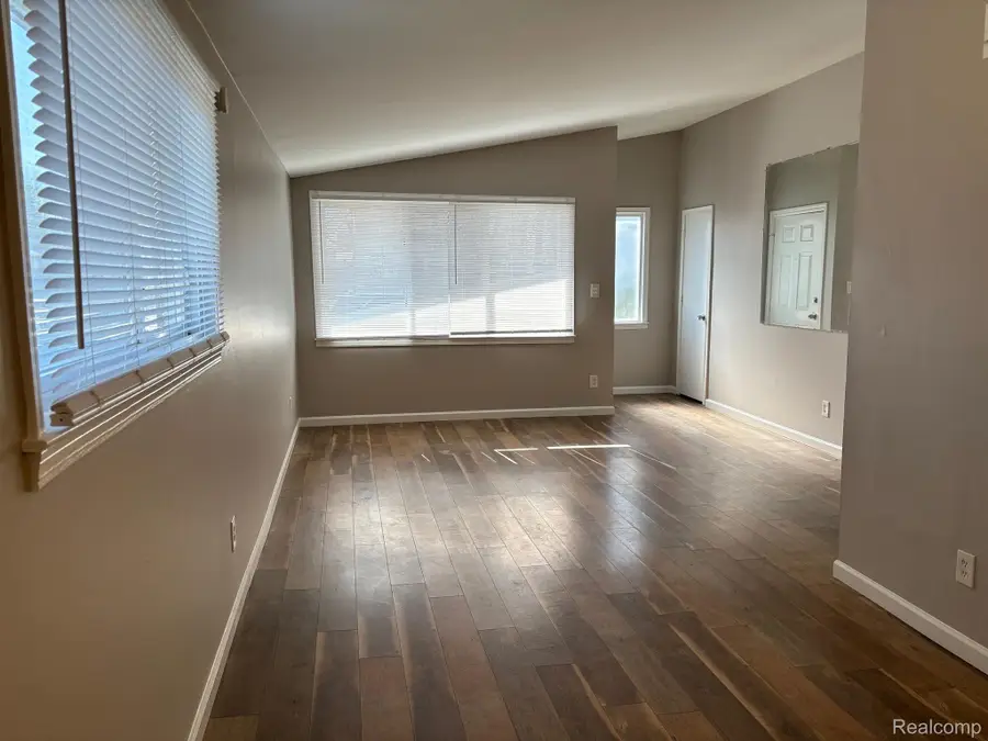 1333 E George Avenue, Hazel Park, MI 48030 - #2