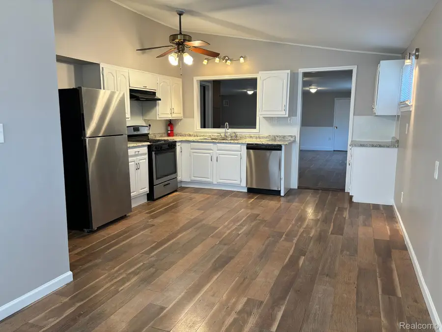 1333 E George Avenue, Hazel Park, MI 48030 - #3