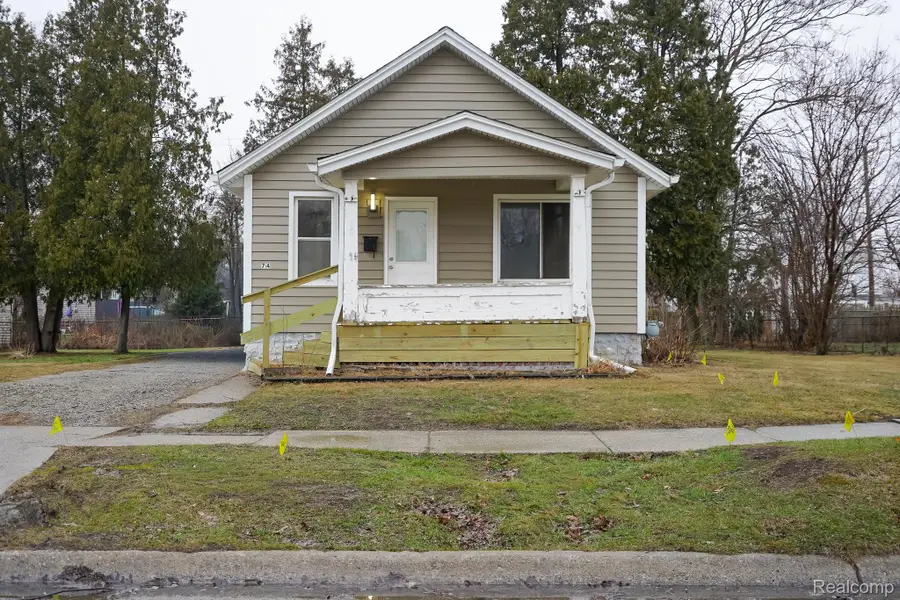 74 W Bernhard Avenue, Hazel Park, MI 48030 - #2