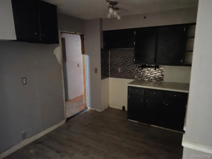 1627 Blackberry Lane, Flint, MI 48507 - #3