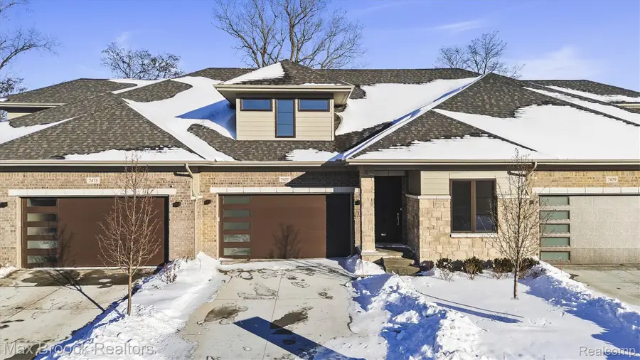 7477 Gramercy Circle #17, West Bloomfield, MI 48322 - Image #2