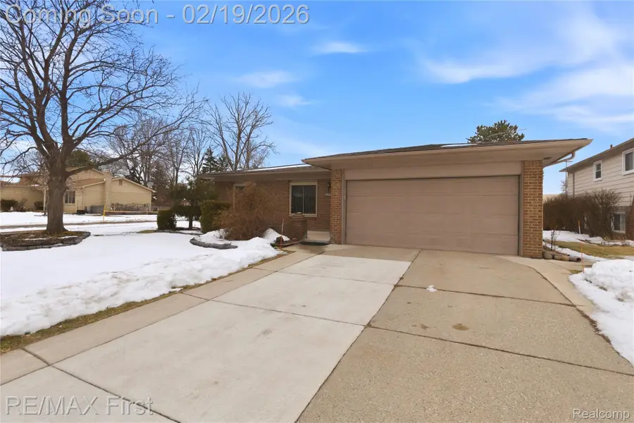 38222 Pinebrook Drive, Sterling Heights, MI 48310 - #2