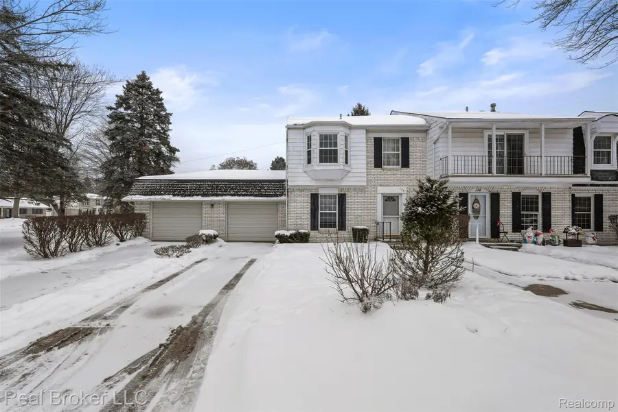 136 Stratford Lane, Rochester Hills, MI 48309 - #2