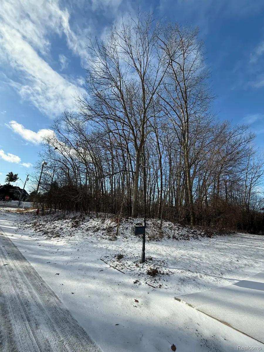 2390 Klingensmith Road, Bloomfield, MI 48302 - #2