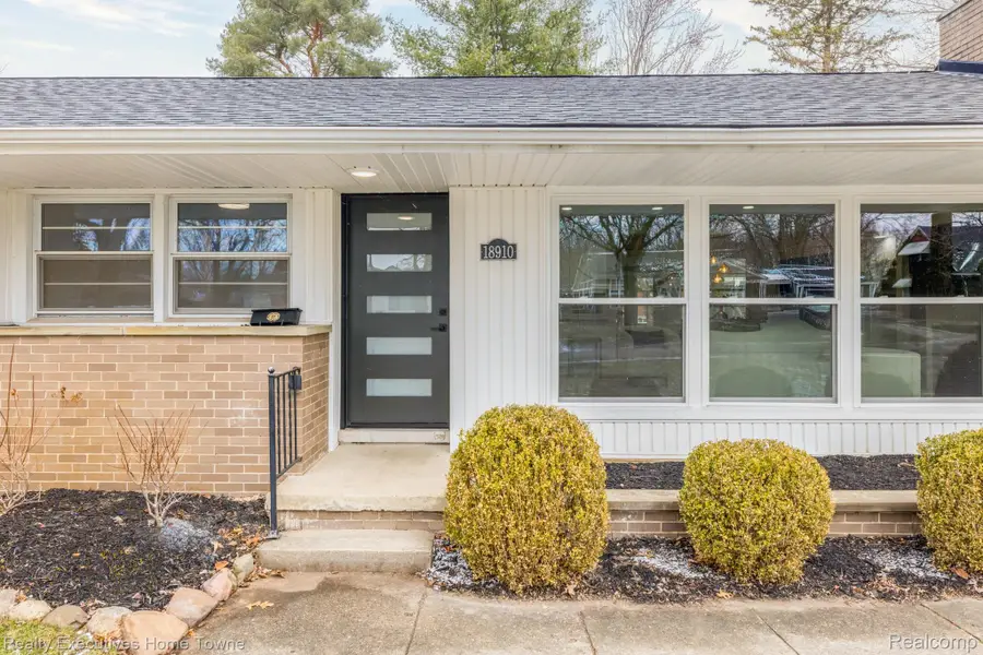 18910 Devonshire Street, Franklin, MI 48025 - #2