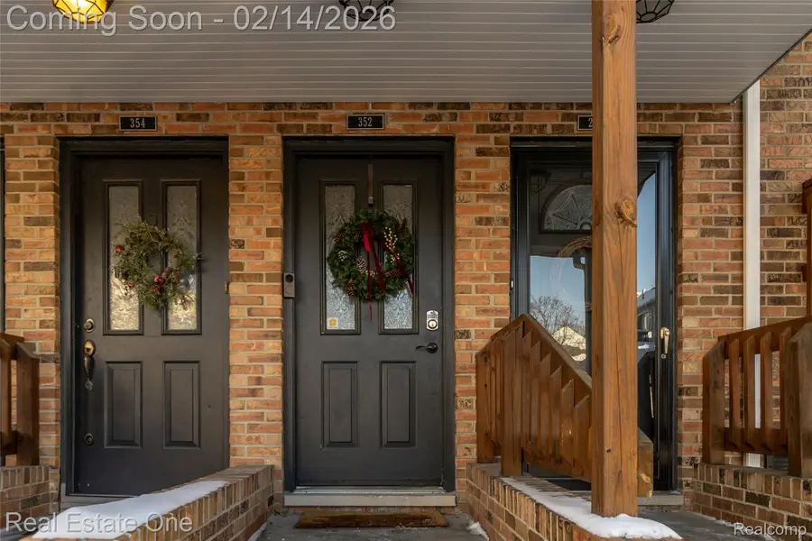 352 Pinewood Drive, Plymouth, MI 48170 - #2