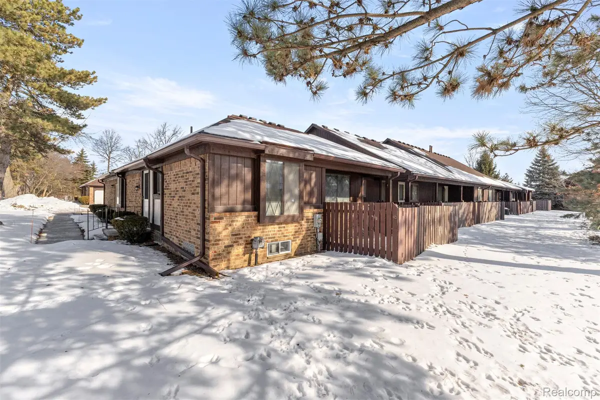 3376 Heritage Parkway, Dearborn, MI 48124 - #1