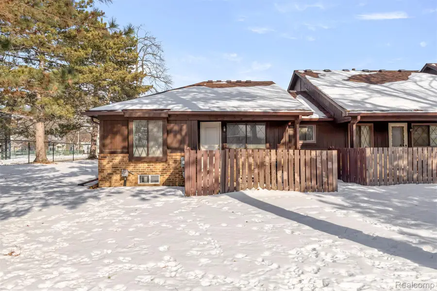 3376 Heritage Parkway, Dearborn, MI 48124 - #2