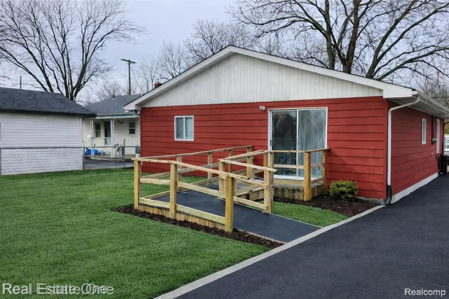 1376 Ready Avenue, Burton, MI 48529 - #2