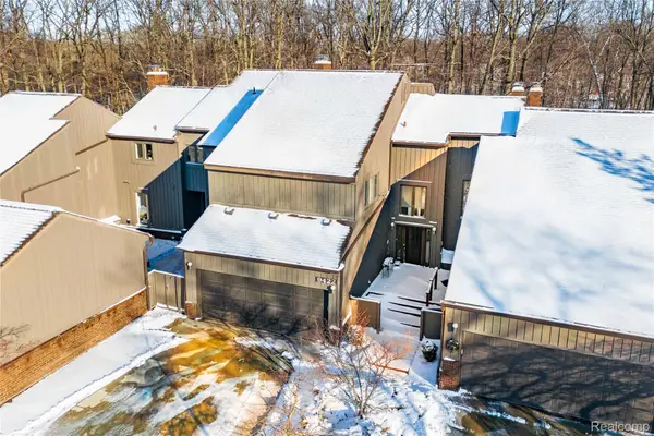 9422 Hawthorne Glen Drive, GrosseIle, MI 48138