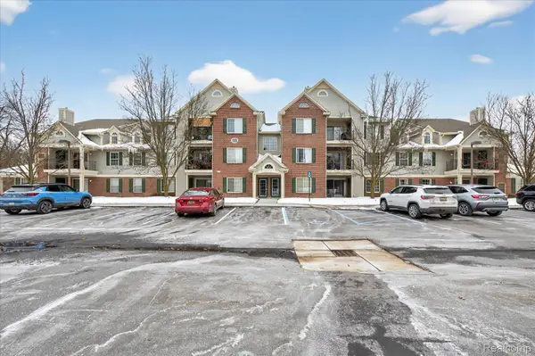 12204 Pinehurst Lane #32, GrandBlanc, MI 48439