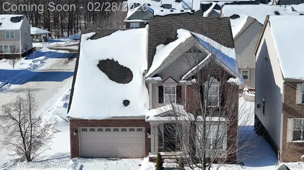 27455 Harrington Way, Novi, MI 48374