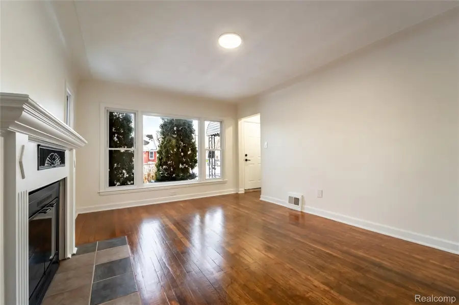 15162 Sprenger Avenue, Eastpointe, MI 48021 - #2