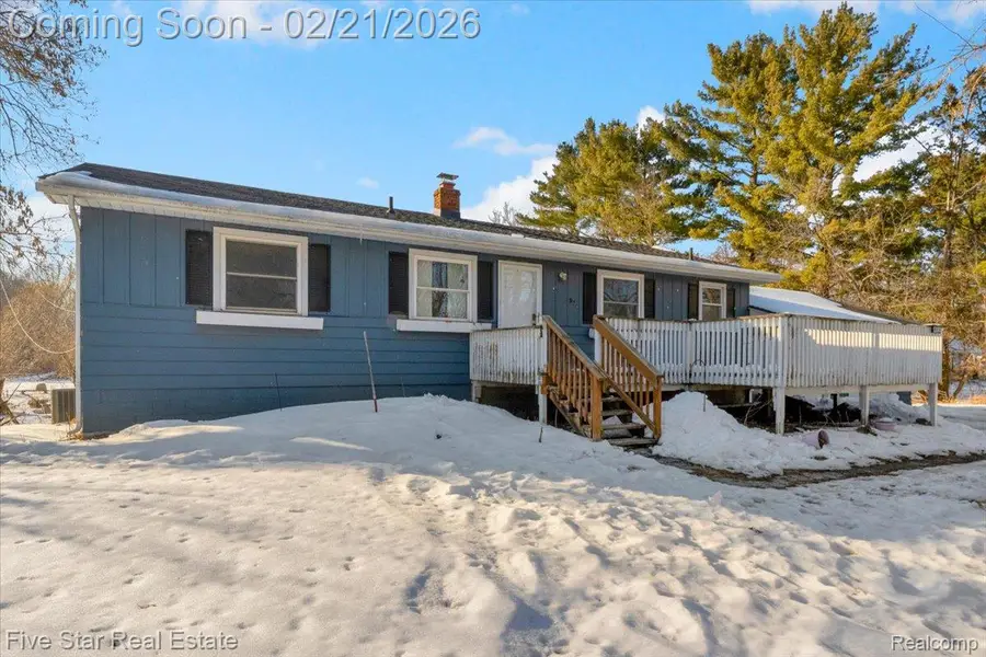 911 S Duck Lake Road, Milford, MI 48381 - #2