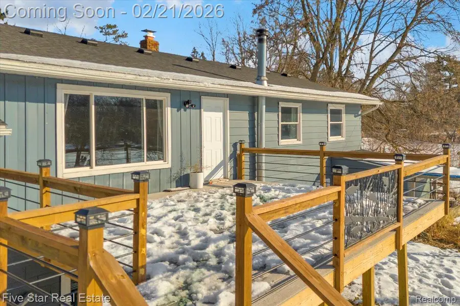 911 S Duck Lake Road, Milford, MI 48381 - #3