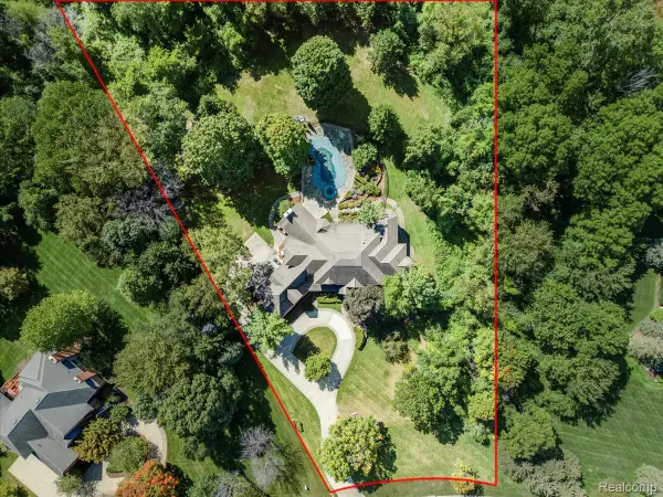 630 Sheldon Court, Rochester, MI 48306