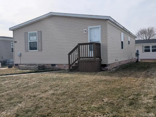 11724 Cedarbrook Drive, SouthLyon, MI 48178