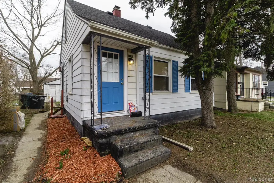 881 Garfield Avenue, Lincoln Park, MI 48146 - #3