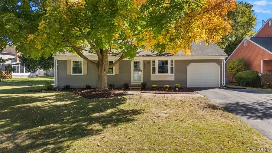 2066 Teaneck Circle, Wixom, MI 48393 - #3