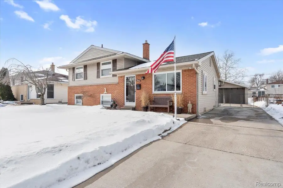 31664 Sweetbriar Drive, Rockwood, MI 48173 - #2