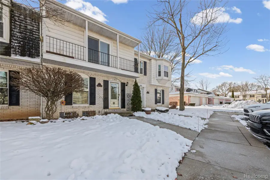 106 Manor Way, Rochester Hills, MI 48309 - #3