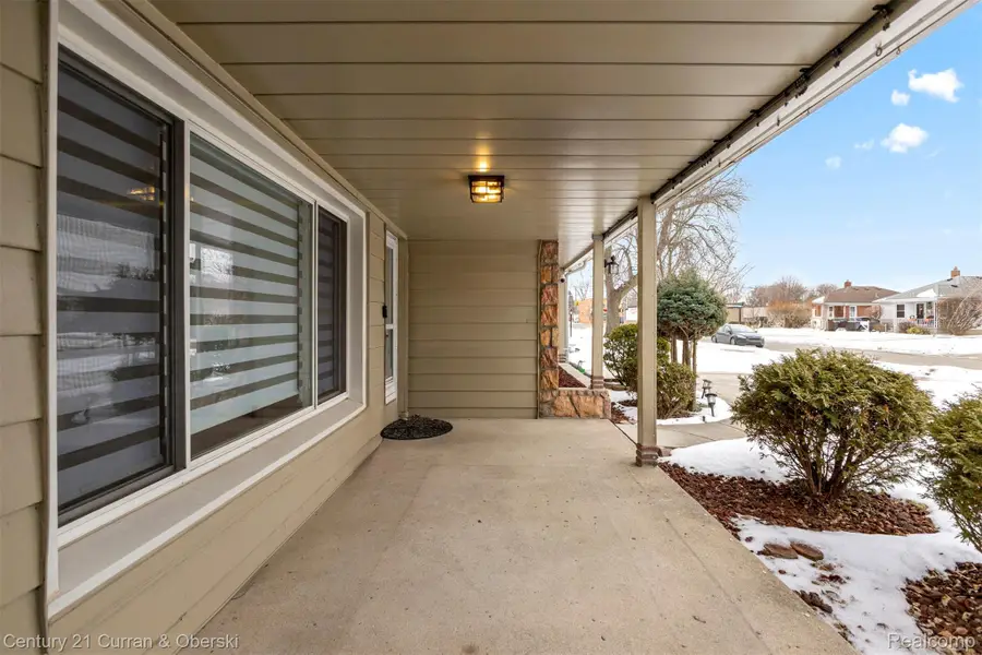 7260 Fenton Street, Dearborn Heights, MI 48127 - #2