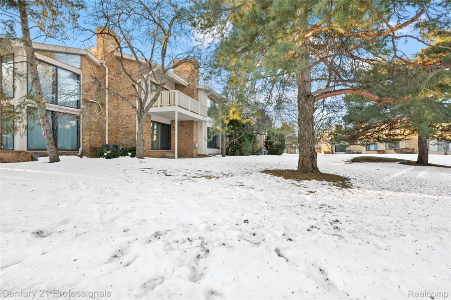 7106 Bridge Way W, West Bloomfield, MI 48322 - #2