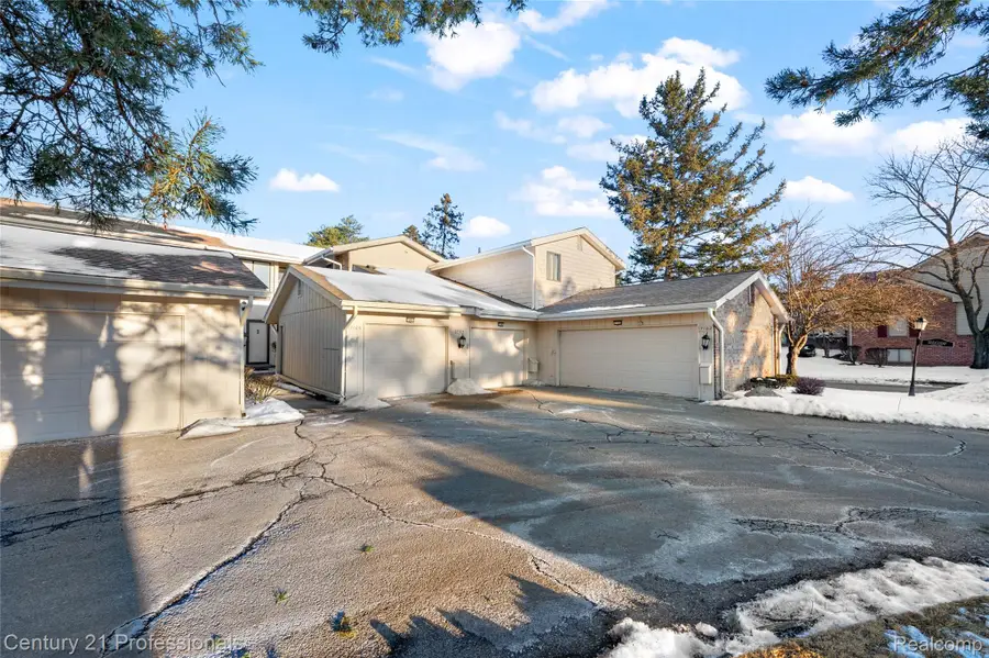 7106 Bridge Way W, West Bloomfield, MI 48322 - #3