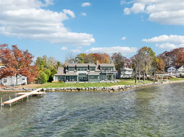 12410 Woodhull Landing, Fenton, MI 48430