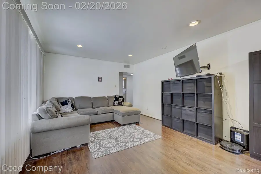 1176 E Kalama Avenue, Madison Heights, MI 48071 - #2