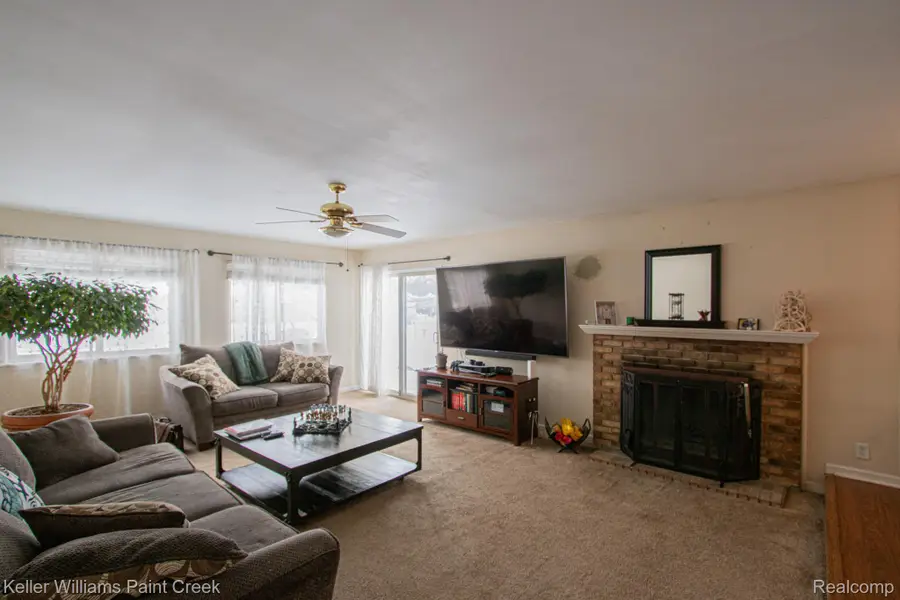 19648 Stanley Court, Clinton, MI 48038 - #2