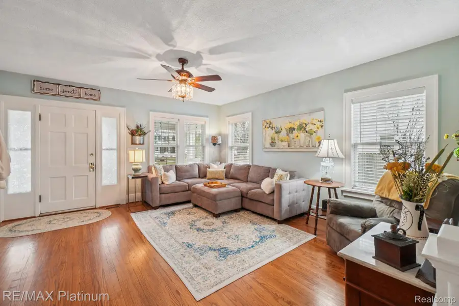 409 S Walnut Street, Howell, MI 48843 - #2