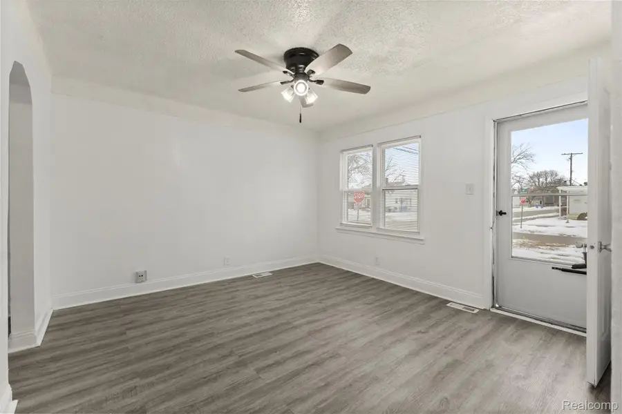 4721 Jackson Street, Dearborn Heights, MI 48125 - #3