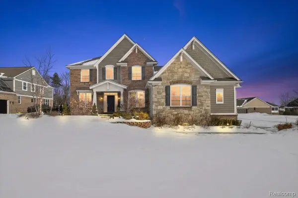 21090 Prestwick, Farmington, MI 48335