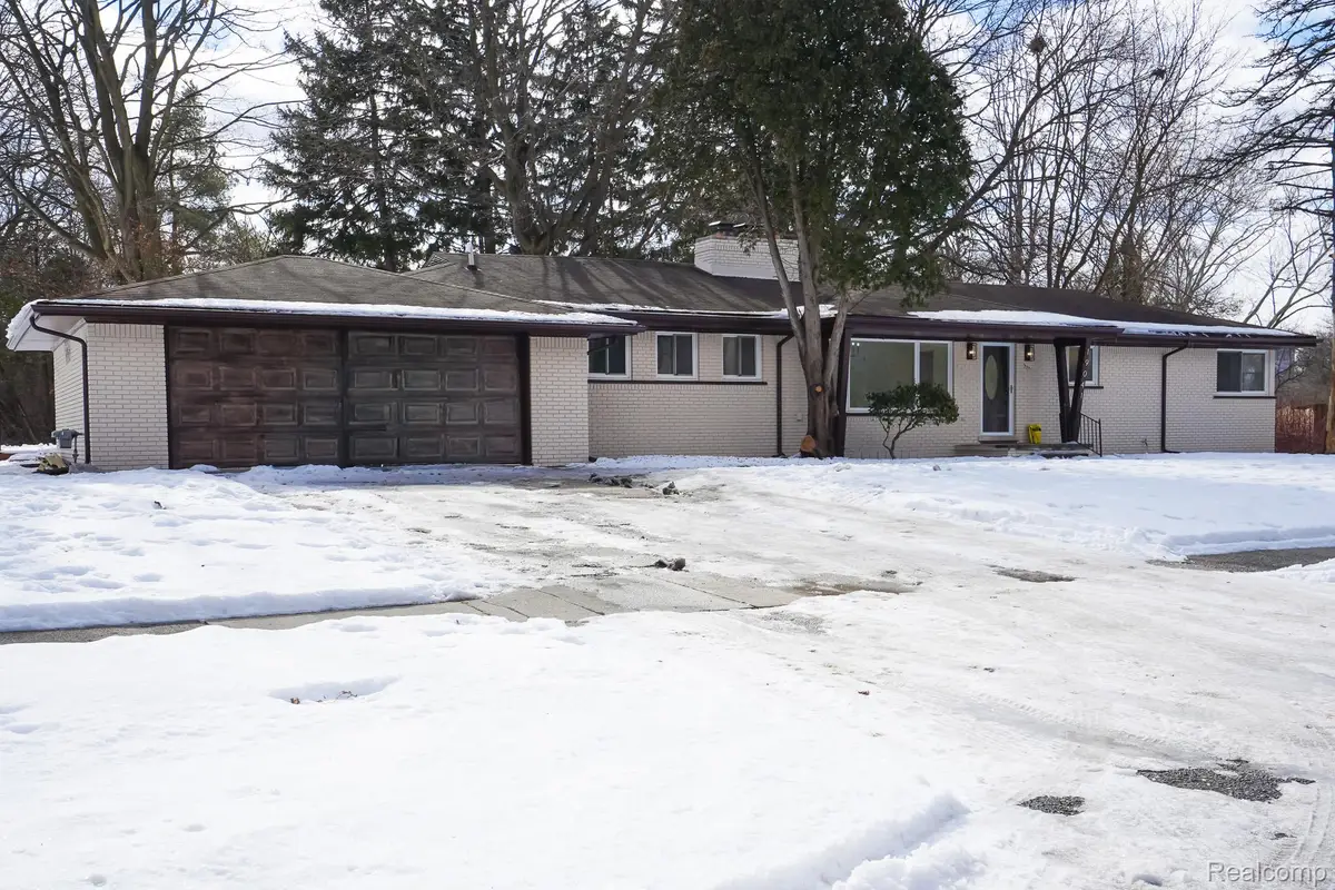 19041 Bungalow Drive, Lathrup Village, MI 48076 - #1