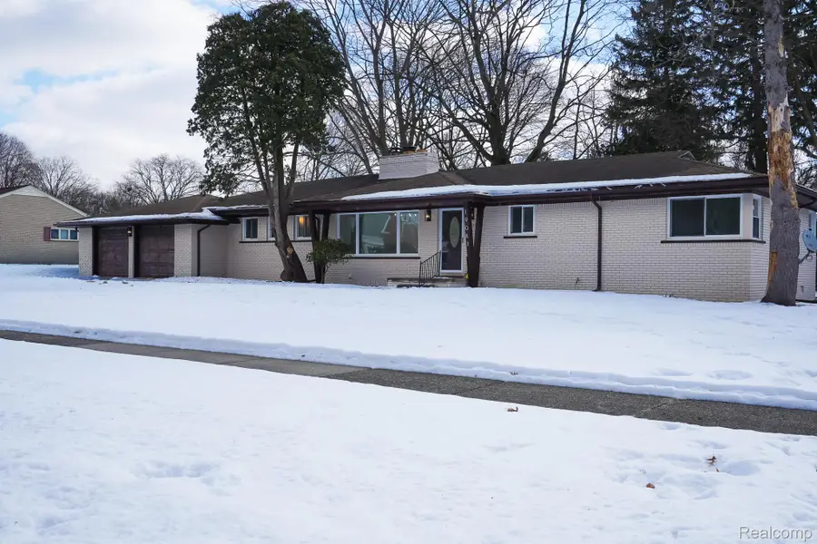 19041 Bungalow Drive, Lathrup Village, MI 48076 - #3