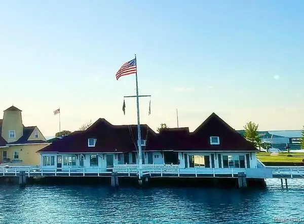 9963 S Channel Dr, HarsensIsland, MI 48028