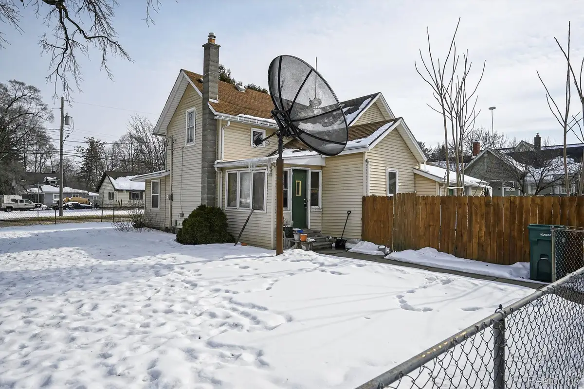 1002 S Shiawassee Street, Owosso, MI 48867 - #1