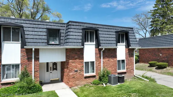 1822 Colonial Village Way, Waterford, MI 48328