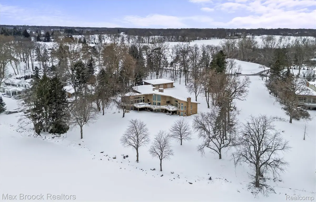 3333 W Shore Drive, Orchard Lake Village, MI 48324 - #1