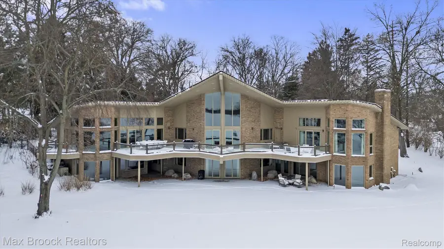 3333 W Shore Drive, Orchard Lake Village, MI 48324 - #2