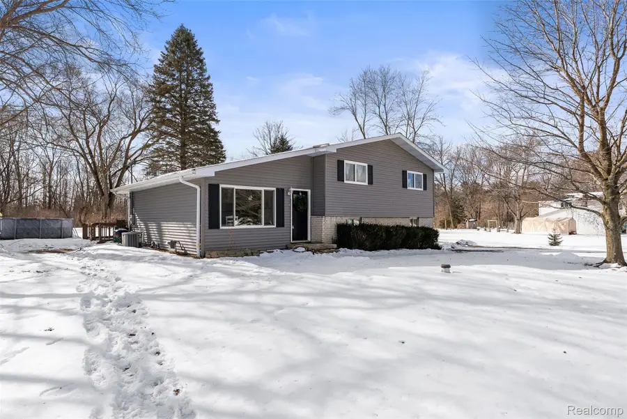 7067 Stanley Rd Road, Flushing, MI 48433 - #2