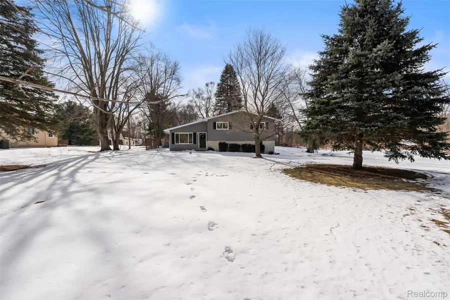 7067 Stanley Rd Road, Flushing, MI 48433 - #3