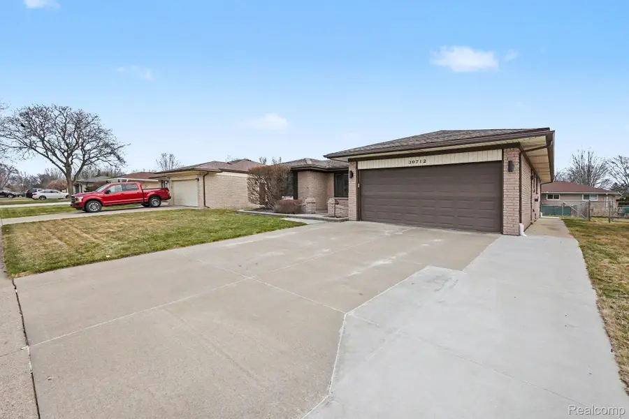 39712 Crystal Drive, Sterling Heights, MI 48310 - #3
