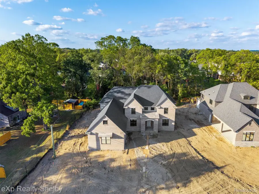 1067 E Avon Road, Rochester Hills, MI 48307 - #2