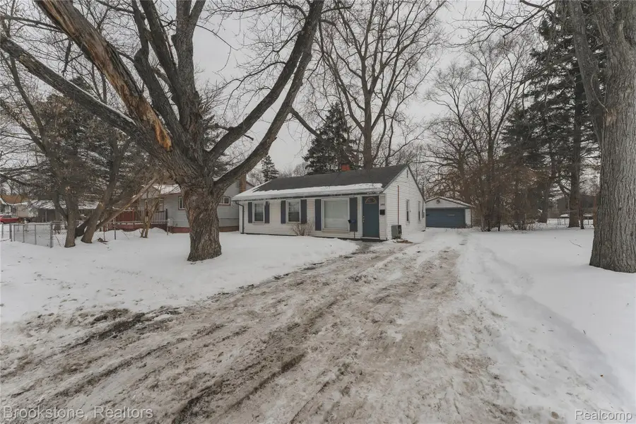 694 Emerson Avenue, Pontiac, MI 48340 - #3