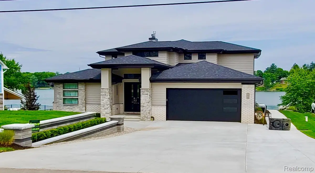 7020 Driftwood Drive, Fenton, MI 48430 - #1