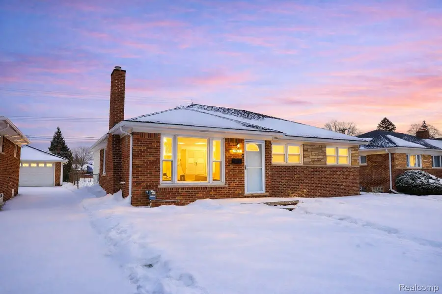 8373 Mckinley, Center Line, MI 48015 - #2